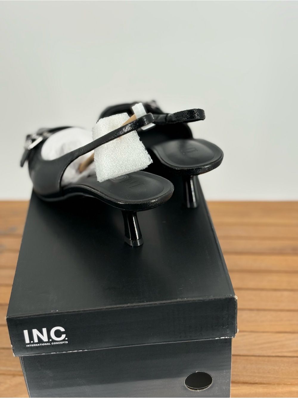 New INC Black Pointed Slingback Flats with Buckle Detail SIZE 7.5M - Picture 3 of 5
